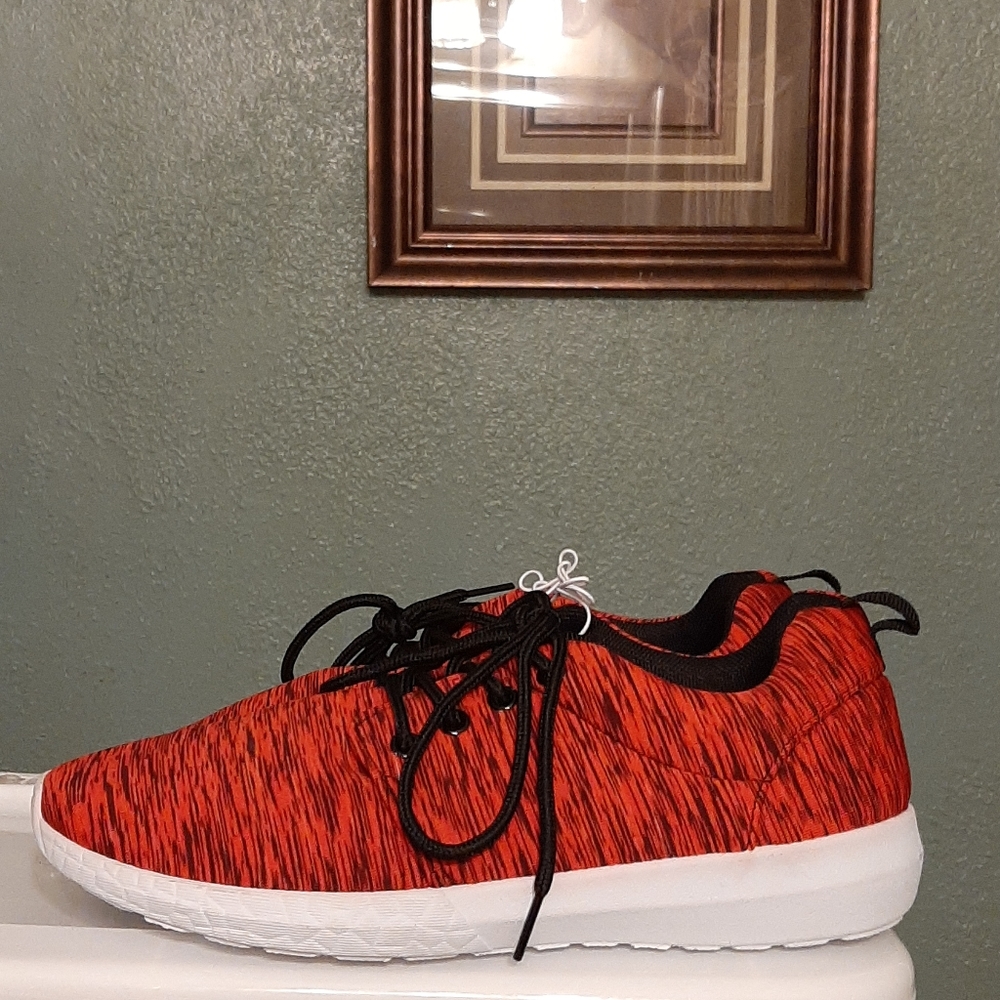 Citi steps tennis shoes